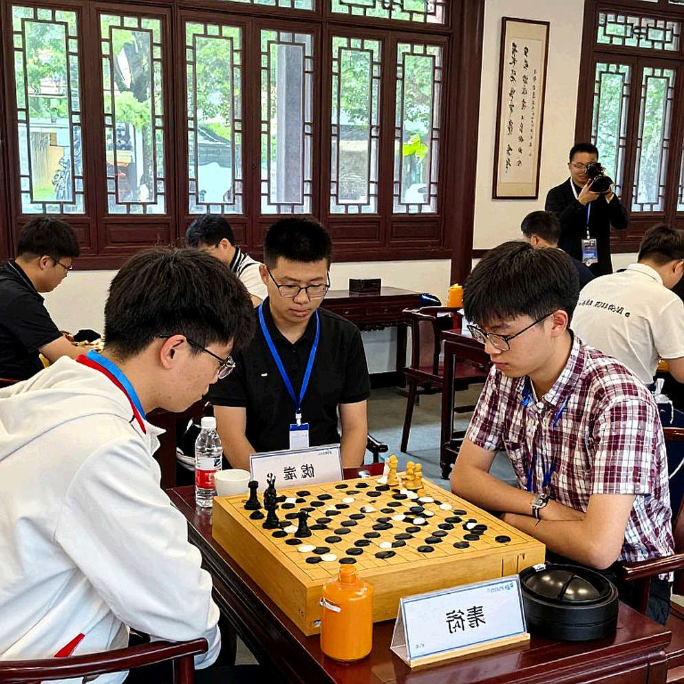 Bàn cờ Việt Nam năm 2026: Thế giới đã đổi nước, ta còn loay hoay khai cuộc