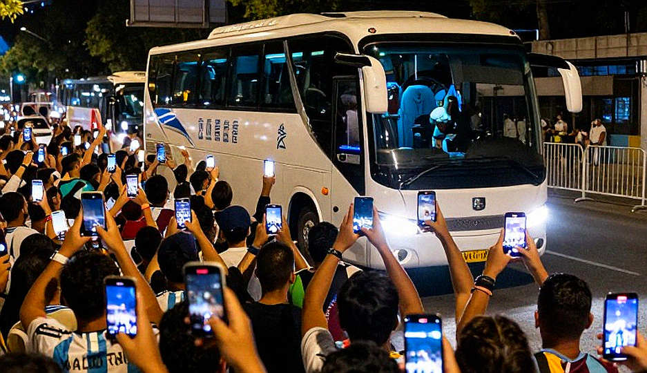 Người giữ nhịp giữa sân Hàng Đẫy: Ghi chép từ mùa thu 2026