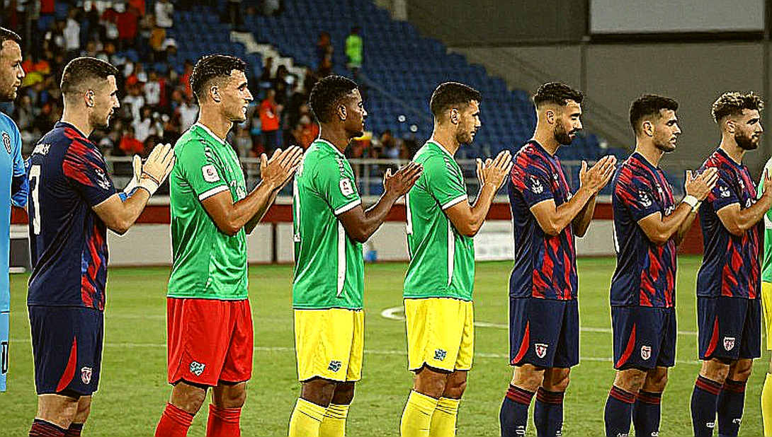 Hàng thủ ba người trở lại V.League: Lớp mặt nạ an toàn và vết nứt bên dưới