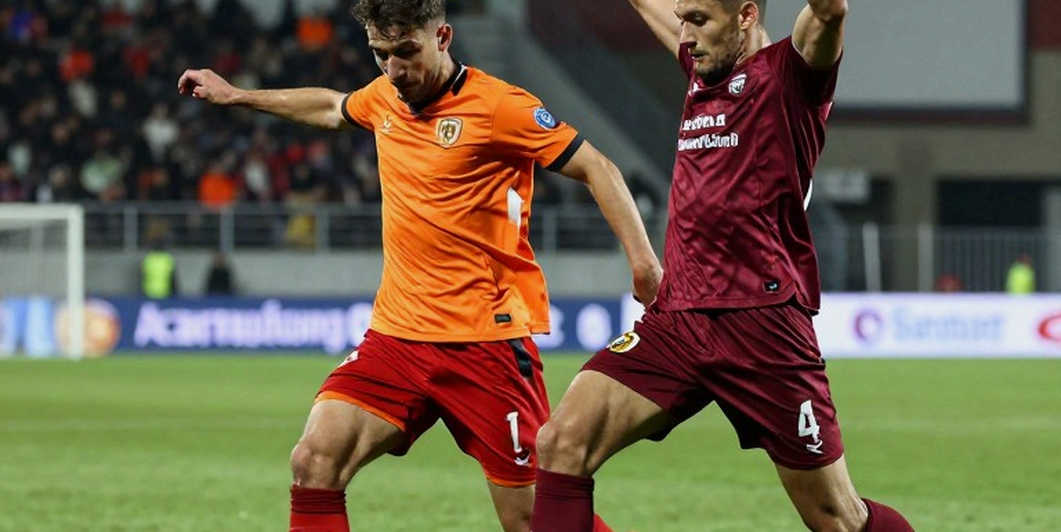 De Jong, the MCL Knee and the Fracture Between Club and Country