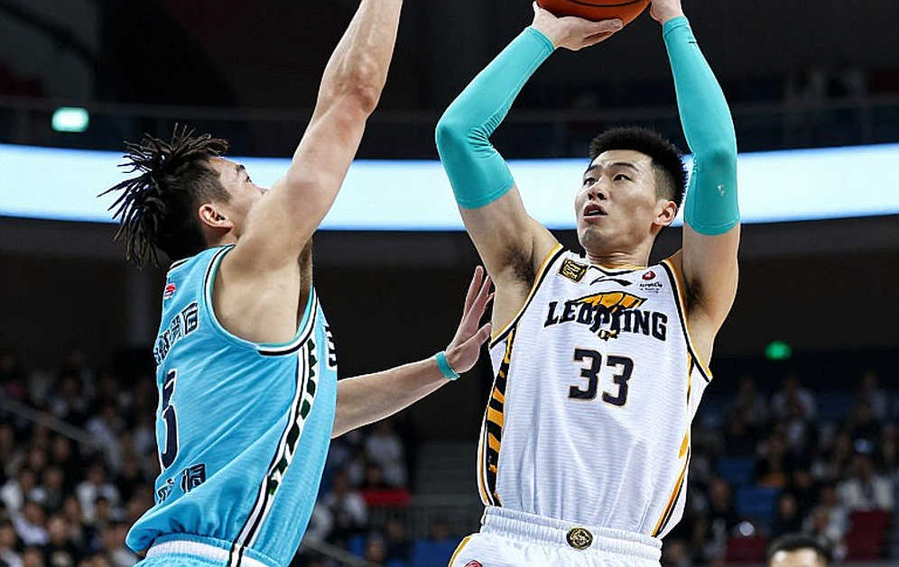Devon Hall trở lại Olimpia Milano: Bản hợp đồng không có số liệu và bài toán bản sắc
